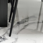 Posadzka imitująca marmur w wersji białej w technologii TECHNIArt FLOOR SYSTEM 400 NANO