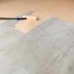 Gładka powłoka malarska z wodnej dyspersji żywicy epoksydowej w technologii TECHNIArt FLOOR SYSTEM 200 AQ (gr. ok 0,5 mm)